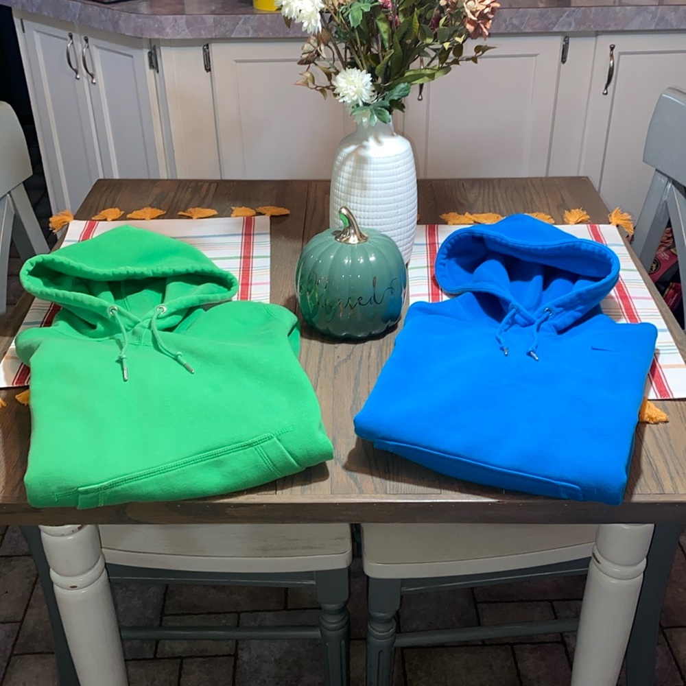 2-Nike sweatshirts